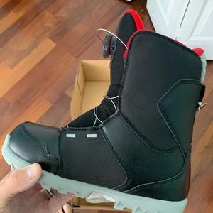 Boys DC United snowboard boots